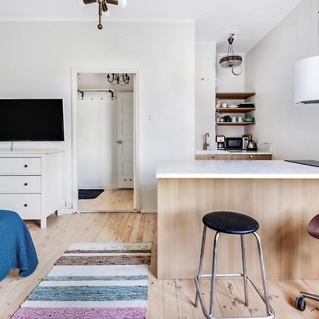 Appartamento Wehost Modern And Well-Equipped Studio With A View @Viides Linja 3 Helsinki Esterno foto